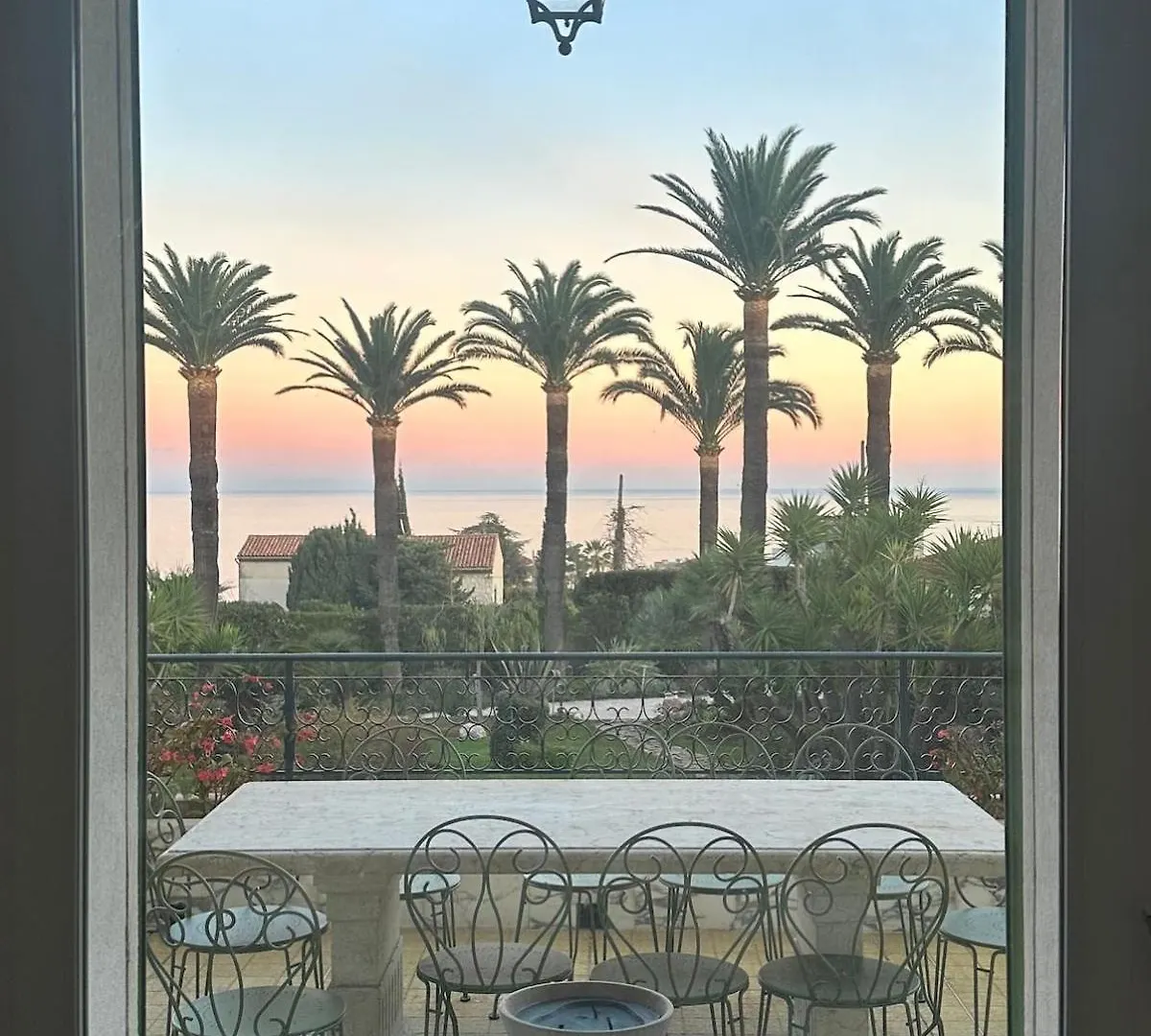 Luxury Villa Pool & Sea View Nice 0*,  Fransa