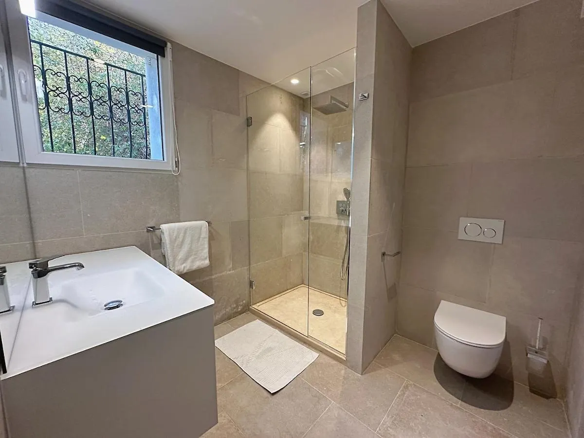 Luxury Villa Pool & Sea View Nice 0*,  Fransa